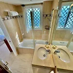Seafront Townhouse With Stunning Mediterranean Views, Community Pool 贝纳尔马德纳