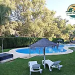 Seafront Townhouse With Stunning Mediterranean Views, Community Pool 度假居