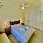 Seafront Townhouse With Stunning Mediterranean Views, Community Pool 度假居 贝纳尔马德纳