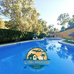 度假居 Seafront Townhouse With Stunning Mediterranean Views, Community Pool