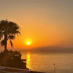 Seafront Townhouse With Stunning Mediterranean Views, Community Pool 度假居 贝纳尔马德纳