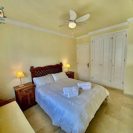 Seafront Townhouse With Stunning Mediterranean Views, Community Pool Ferienhaus Benalmádena
