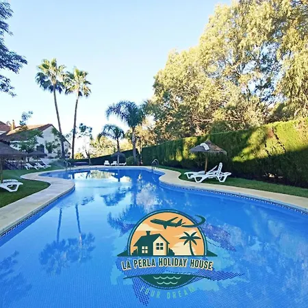 Seafront Townhouse With Stunning Mediterranean Views, Community Pool Ferienhaus Benalmádena