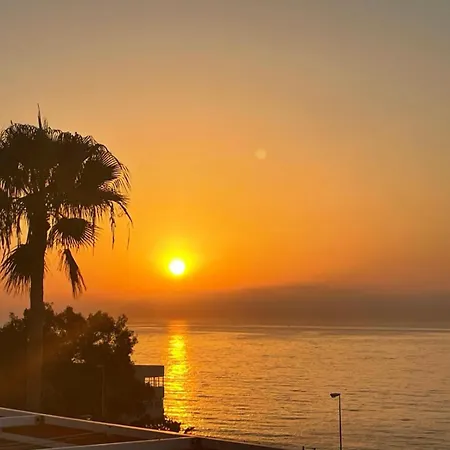Seafront Townhouse With Stunning Mediterranean Views, Community Pool Ferienhaus Benalmádena